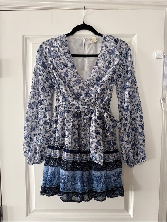 Japna Dresses & Skirts - Japna Blue and White Long Sleeve Floral Wrap Dress